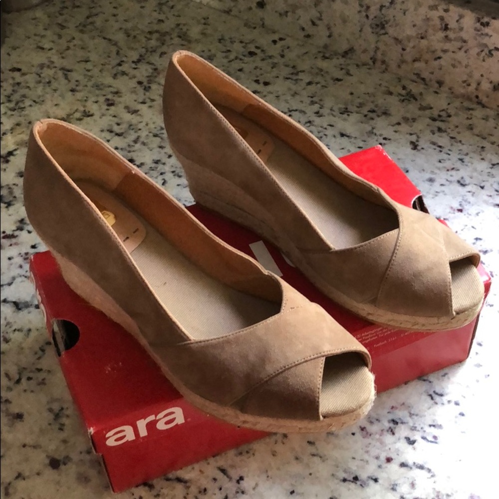 Womans Ara Espardrilles 10